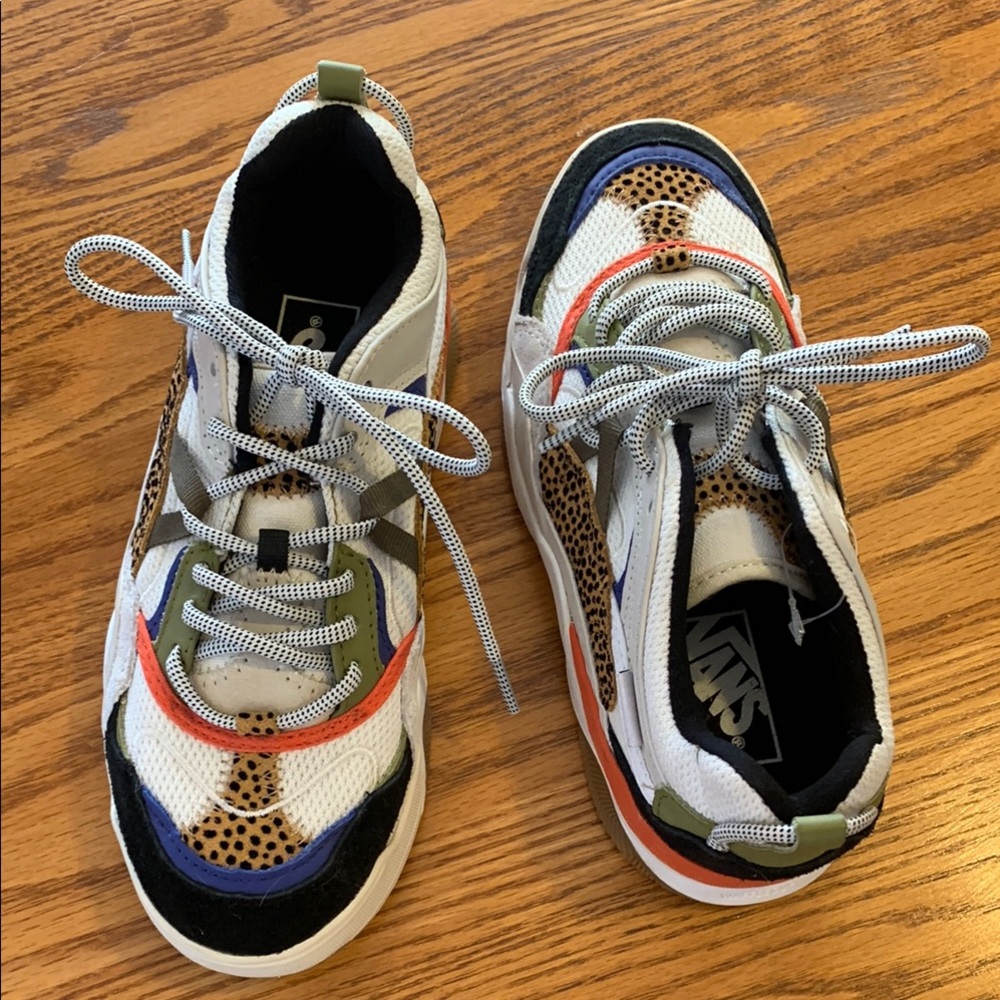 Vans White and Black Athletic Shoes Sleek Design